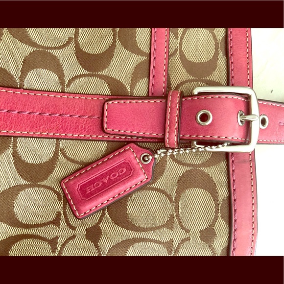 Coach Hamptons Signature Lunch Tote - Picture 3 of 8